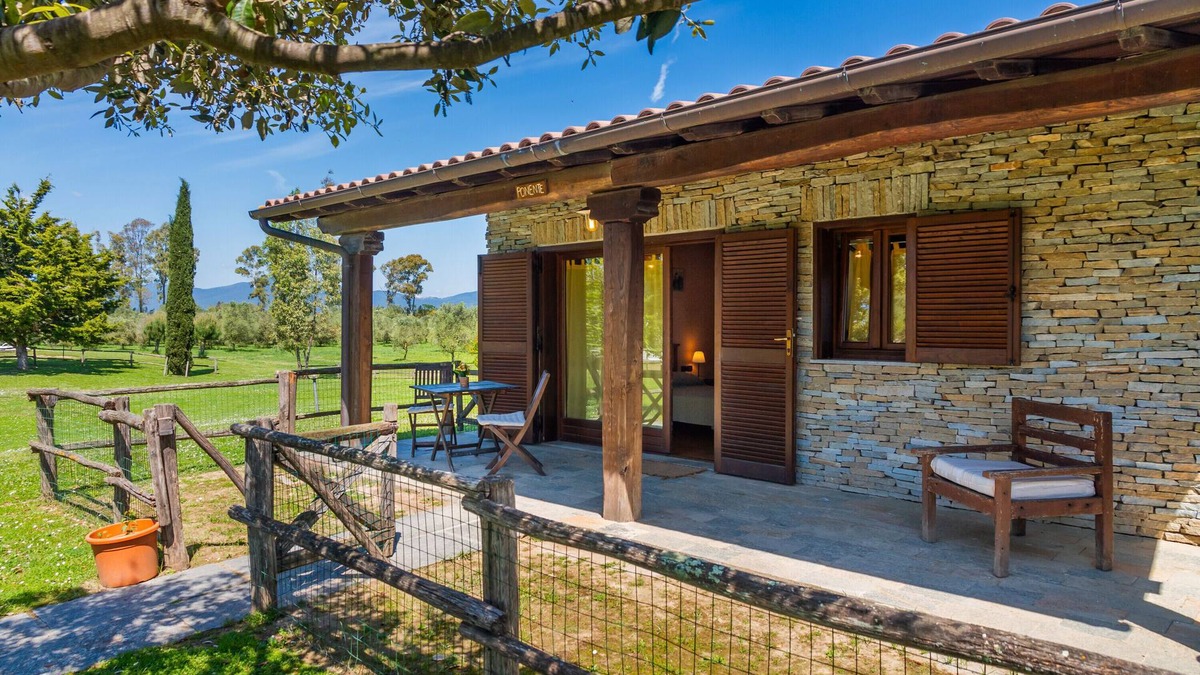 Grosseto Apartment | Apartment 'Ponente' with Shared Pool, Private Entrance and Air Conditioning