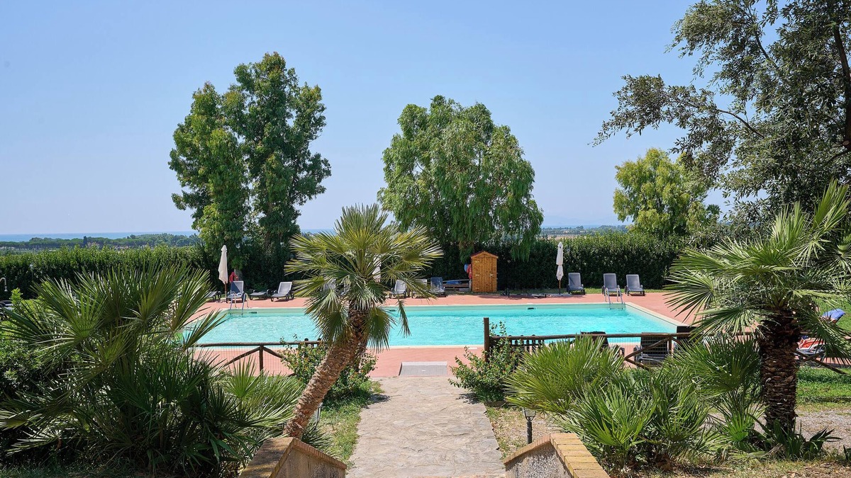 Riotorto Apartment | Apartment 'Poggio alle Forche - Luna' with Shared Pool, Shared Garden and Wi-Fi