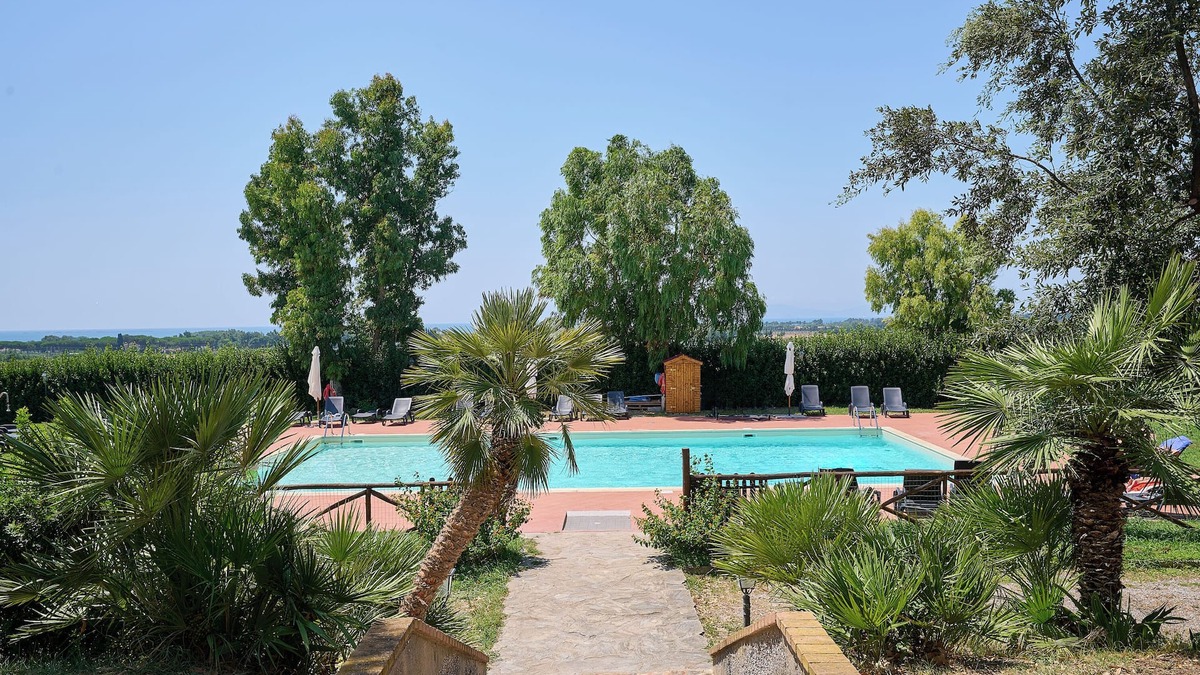 Riotorto Apartment | Apartment 'Poggio alle Forche - Sole' with Shared Pool, Shared Garden and Wi-Fi