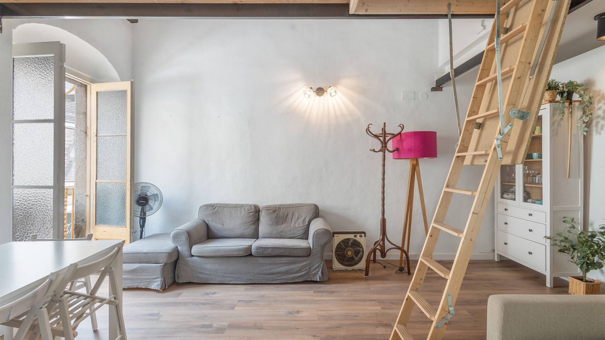 Arenys de Mar Apartment | Apartment 'Portblanc' with Balcony, Wi-Fi and Air Conditioning