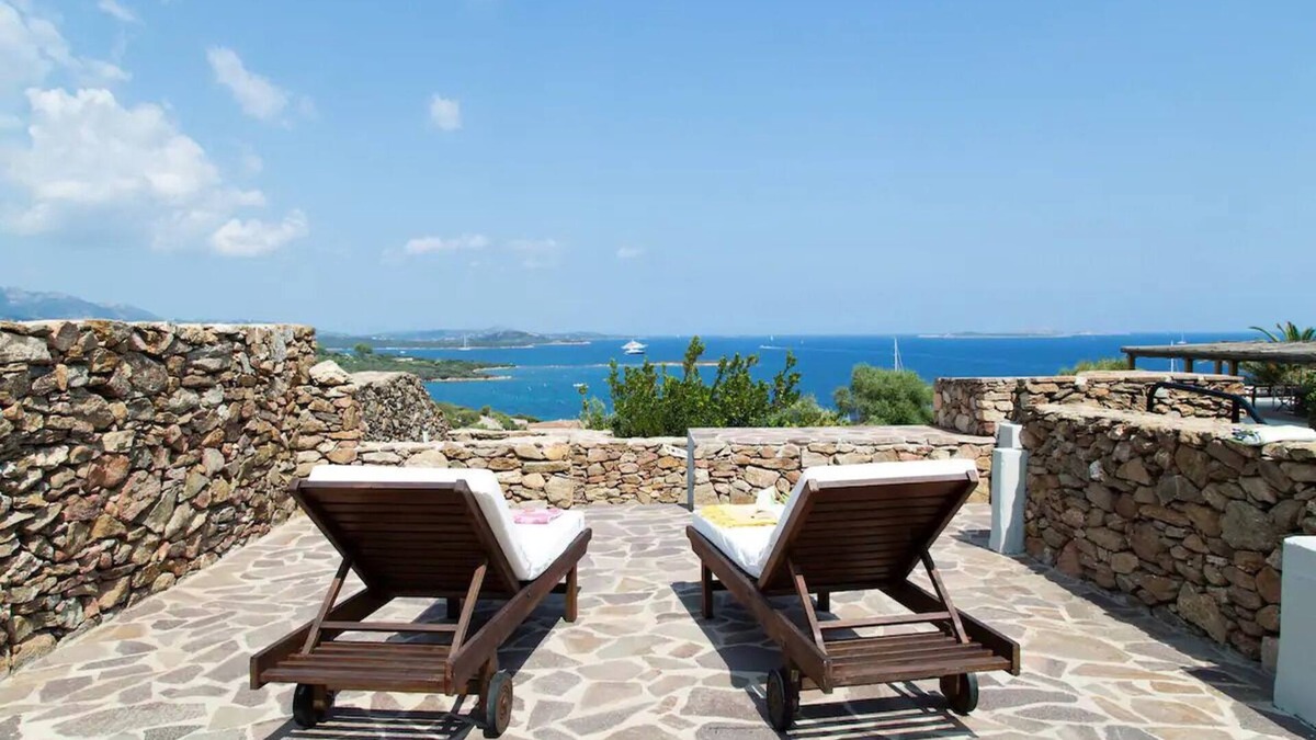 Portisco Apartment | Apartment "Portisco Retreat" on the Sea with Sea View, A/C, Wi-Fi & Terrace
