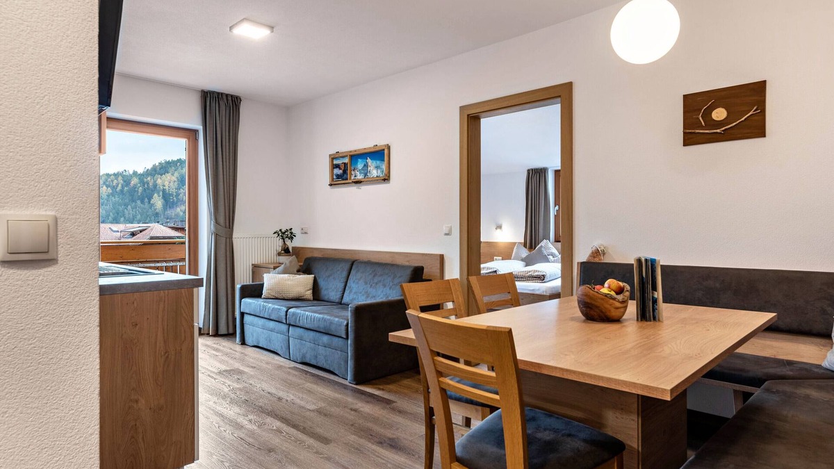 Mantana Apartment | Apartment "Pramstaller Panorama" with Mountain View, Wi-Fi, Balcony & Garden