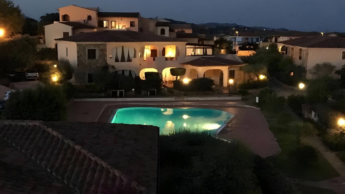 Monte Petrosu House | Apartment 'Prestige Exclusive' with Shared Pool, Wi-Fi and Air Conditioning