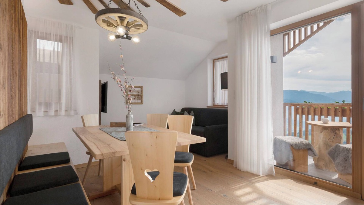 San Lorenzo di Sebato Apartment | Apartment 'Prielerhof Sunrise' with Mountain View, Private Terrace and Wi-Fi