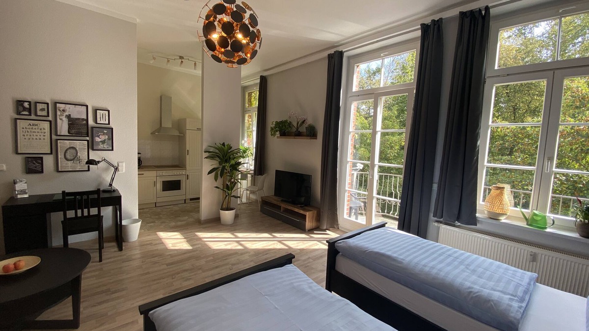 Wurzen Apartment | Apartment-Private Bathroom-Balcony-König Georg 3