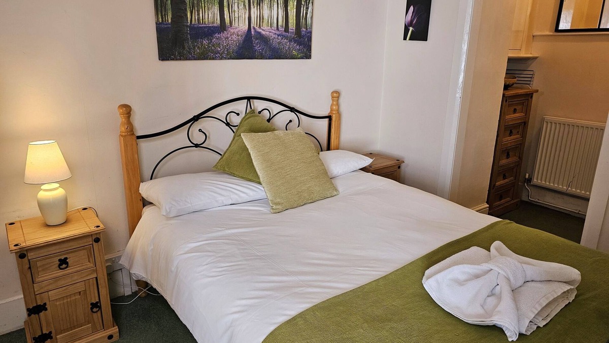 Simonsbath Apartment | Apartment-Private Bathroom