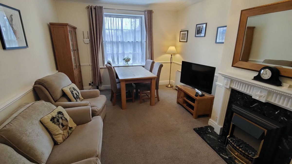 Thirsk Apartment | Apartment-Private Bathroom-Kilburn