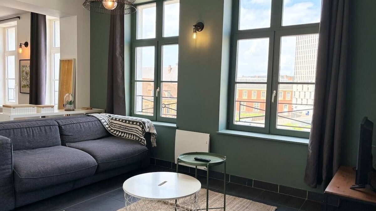 Old Lille Apartment | Apartment-Private Bathroom
