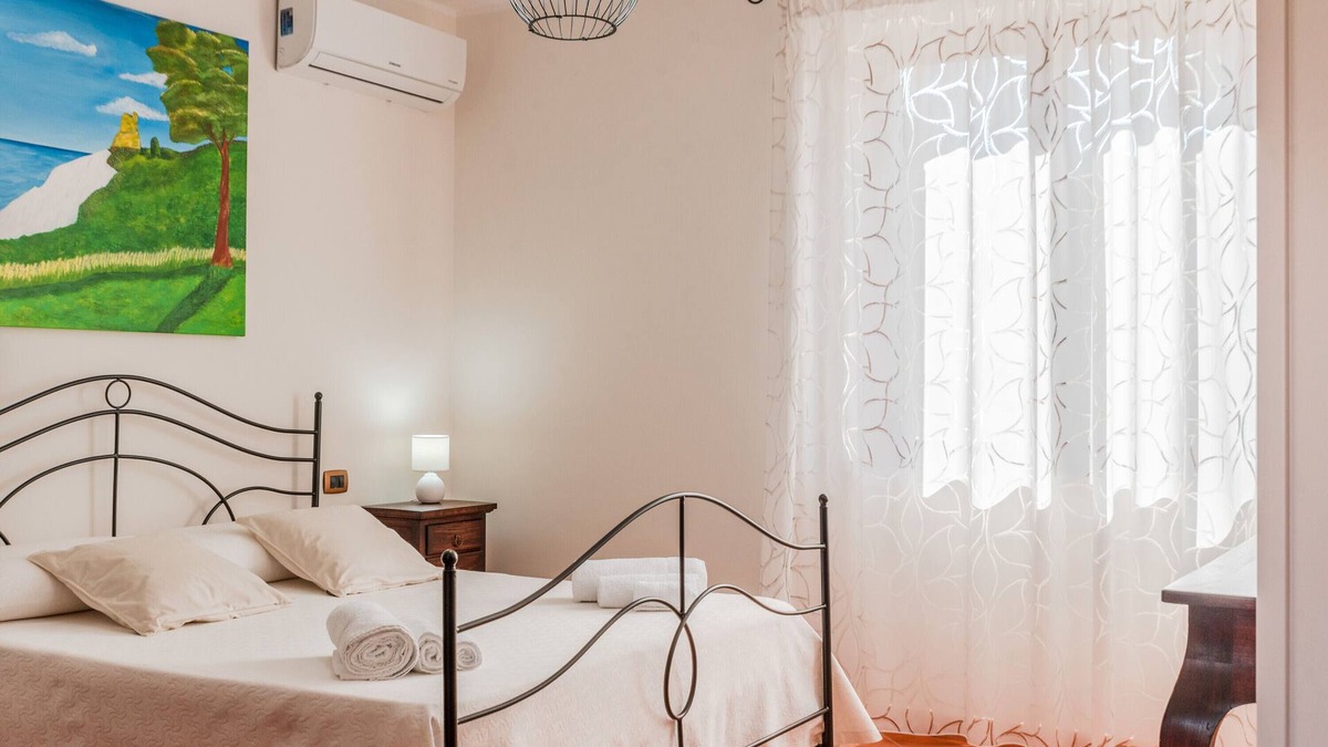 Montallegro Apartment | Apartment 'Quadrone Torre Salsa' with Sea View, Shared Terrace and Air Conditioning