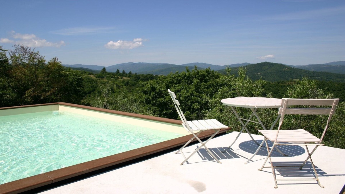 Bivio Lugnano House | Apartment Quercia (sleeps 2 - 4 + cot)