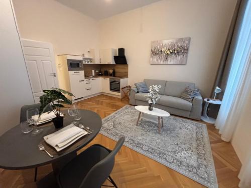 Funfhaus Apartment | Apartment Radiance