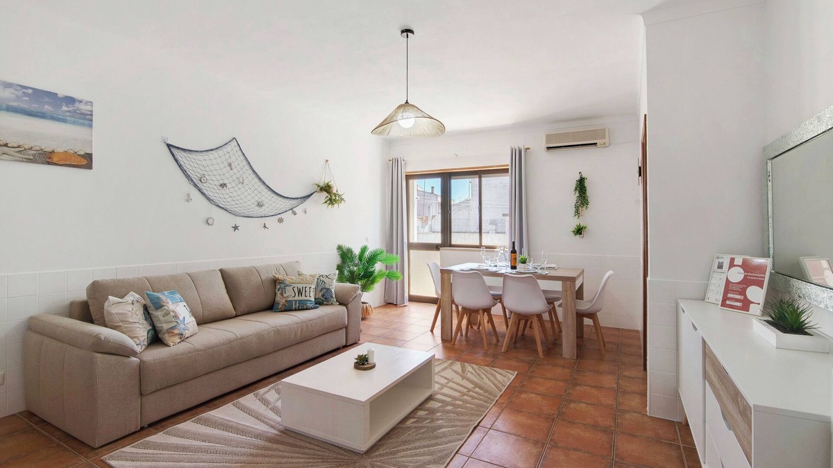 Vila Real Santo Antonio Apartment | Apartment 'Refúgio Do Mar' with Balcony, Wi-Fi and Air Conditioning