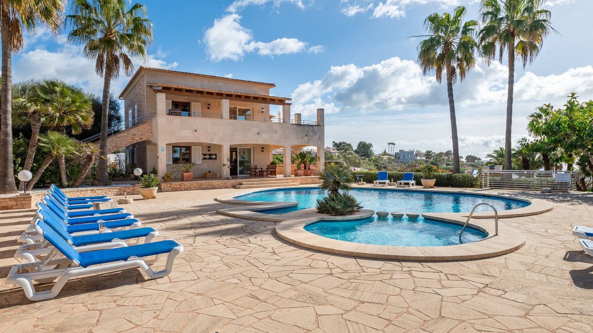 Cala Santany Apartment | Apartment 'Residencial Gran Terraza Vista Mar' with Sea View, Shared Pool and Wi-Fi