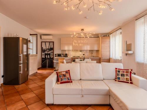 Rovellasca Apartment | Apartment Residenza Elisa by Interhome