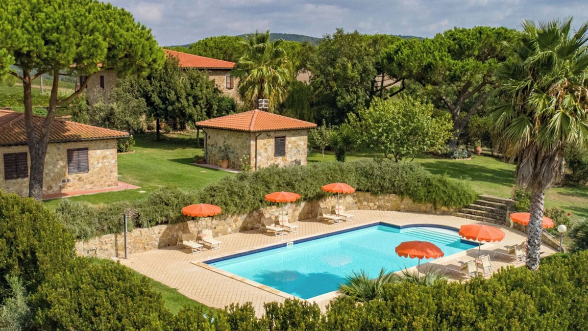Magliano in Toscana Apartment | Apartment 'Riccio' with Shared Pool, Wi-Fi and Air Conditioning
