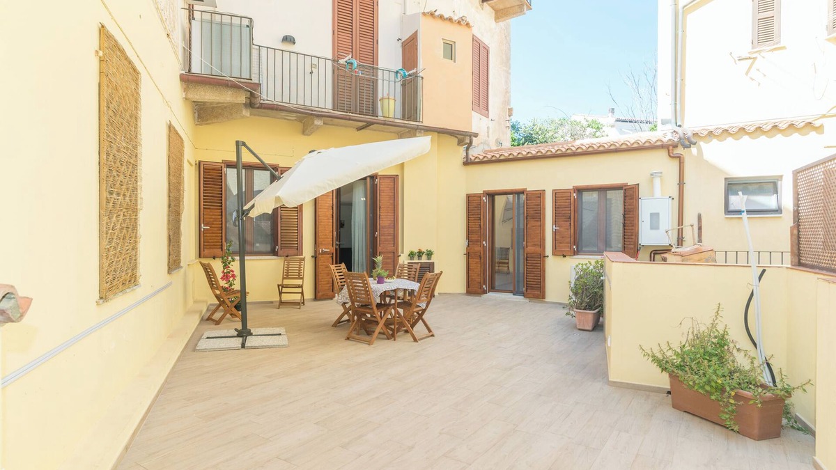 La Maddalena Apartment | Apartment 'Rifla Vacanze' with Terrace & Wi-Fi