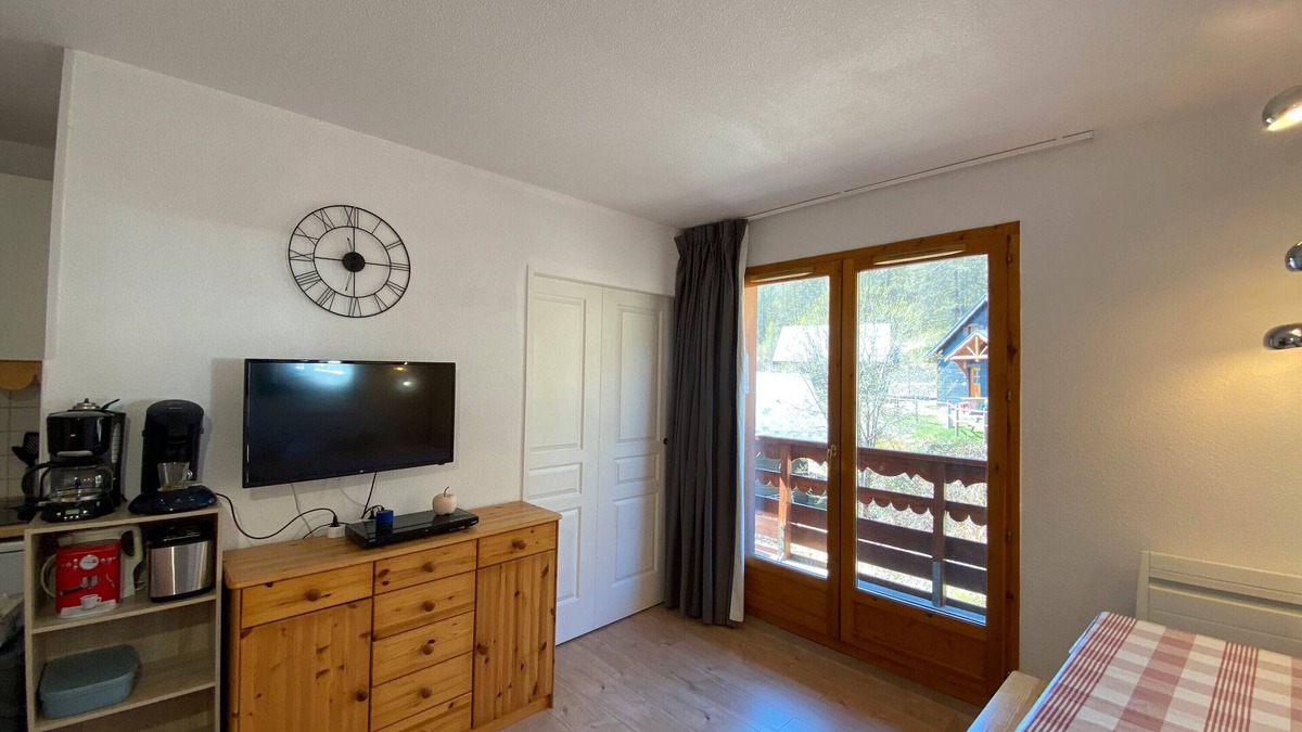 Risoul Apartment | Apartment 'Risoul 1850' with Mountain View, Balcony and Wi-Fi