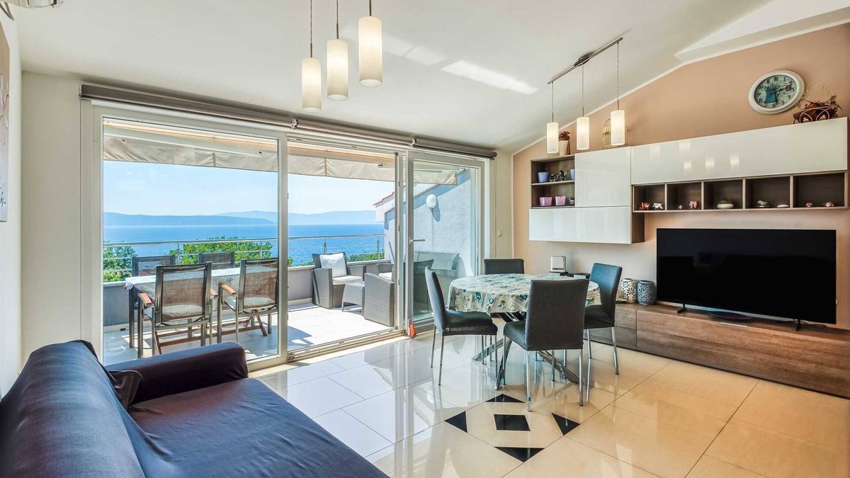 Njivice Apartment | Apartment Roberto with a sea view
