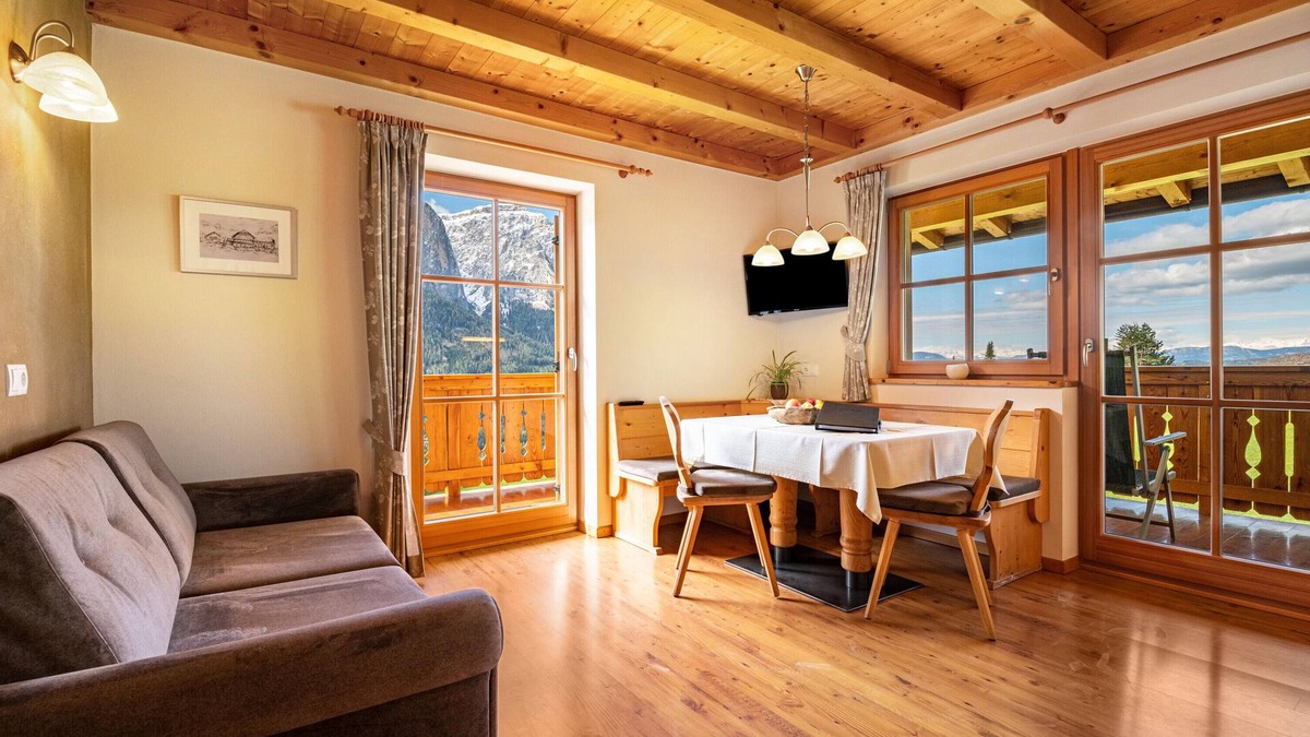Castelrotto Apartment | Apartment 'Ronsolhof Santner' with Mountain View, Shared Garden and Wi-Fi