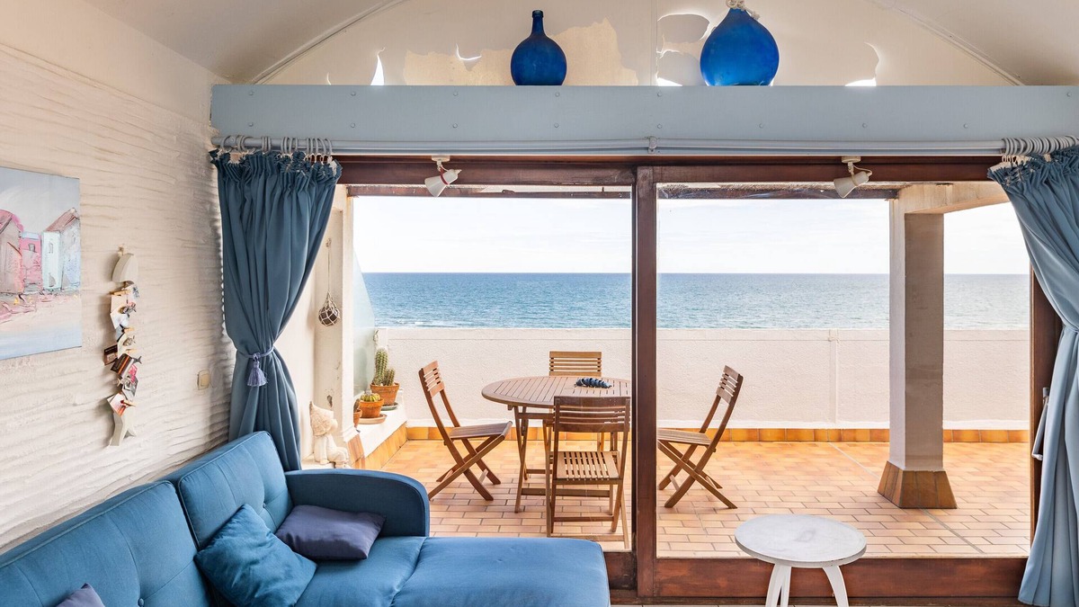 Saint-Cyprien Plage Apartment | Apartment 'Rooftop Front De Mer' with Sea View, Private Terrace and Wi-Fi