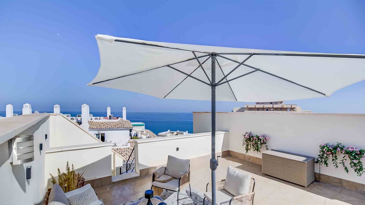 Torreblanca Apartment | Apartment 'Rooftop Oasis' with Sea View, Wi-Fi and Air Conditioning