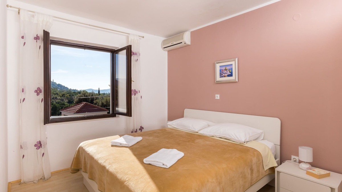 Banici House | Apartment & Rooms Villa Katarina - Double Room with Shared Balcony 2