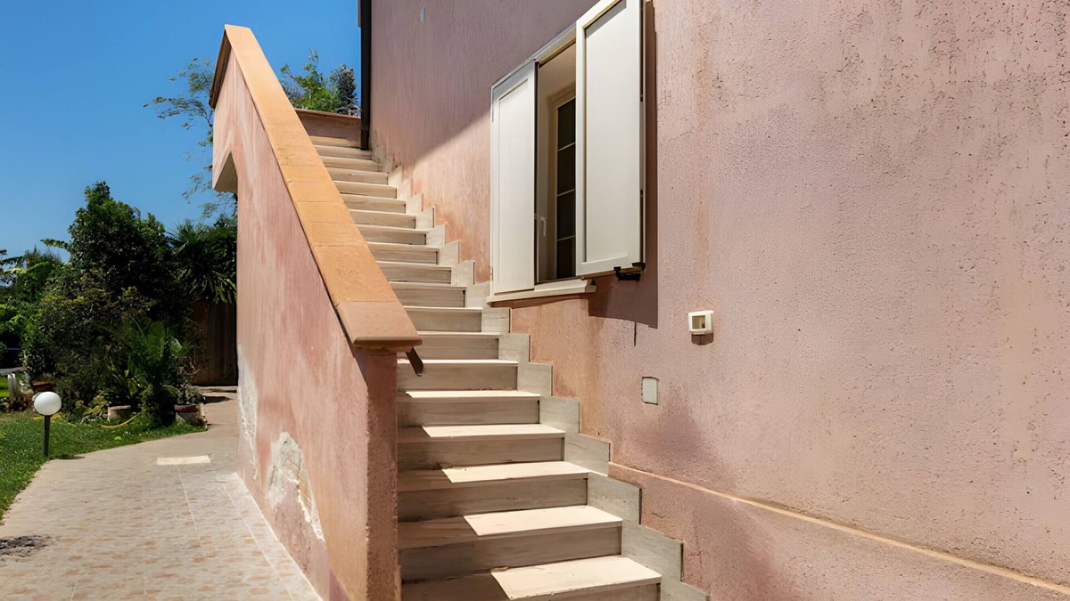 Brindisi Apartment | Apartment 'Rosa Dei Venti' with Shared Pool, Wi-Fi and Air Conditioning