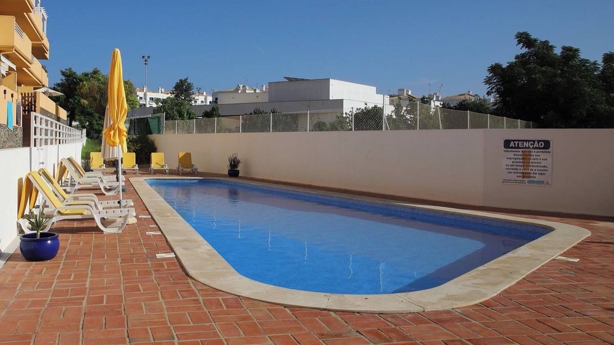 Canada Apartment | Apartment 'Royal Cabanas Golf' with Shared Pool, Wi-Fi and Air Conditioning