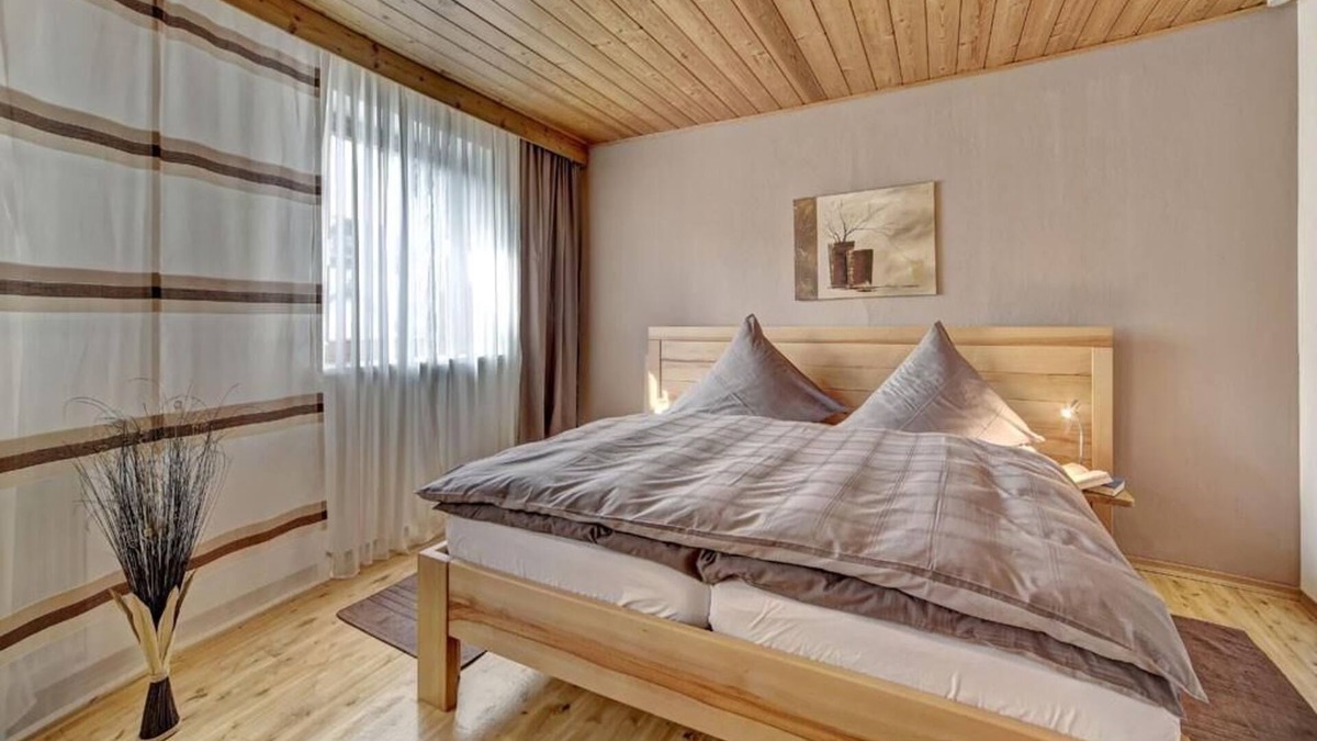 Arnetsried Apartment | Apartment Suite Bauernstube - with infrared cabin and balcony with a view of the Bavarian Forest mountain range