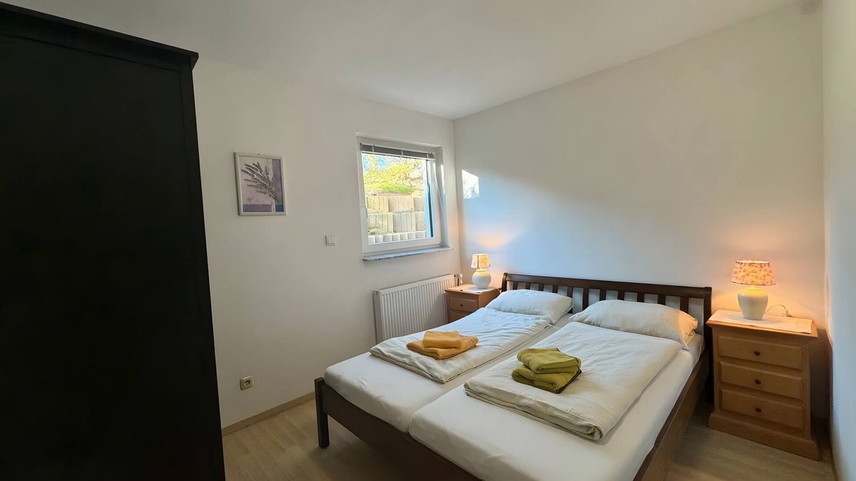 Neuhof Apartment | Apartment 'Souterrain Nr 9' with Shared Garden and Wi-Fi