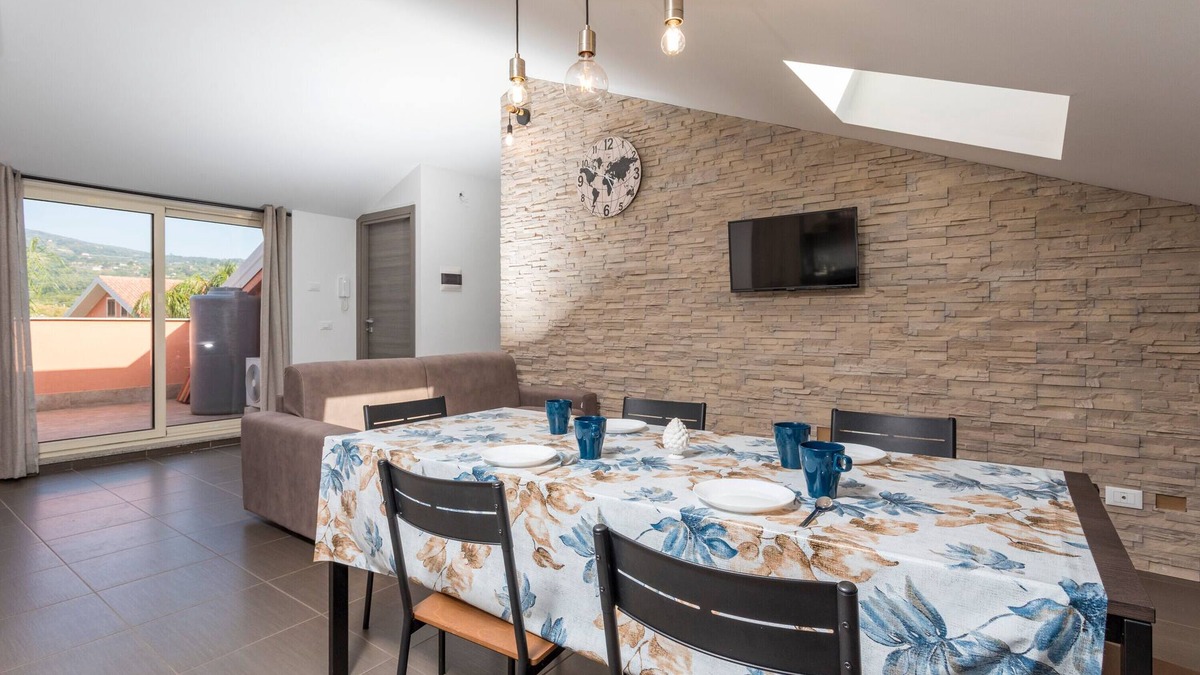 Fiumefreddo di Sicilia Apartment | Apartment 'Sophia' with Mountain View, Shared Terrace and Air Conditioning
