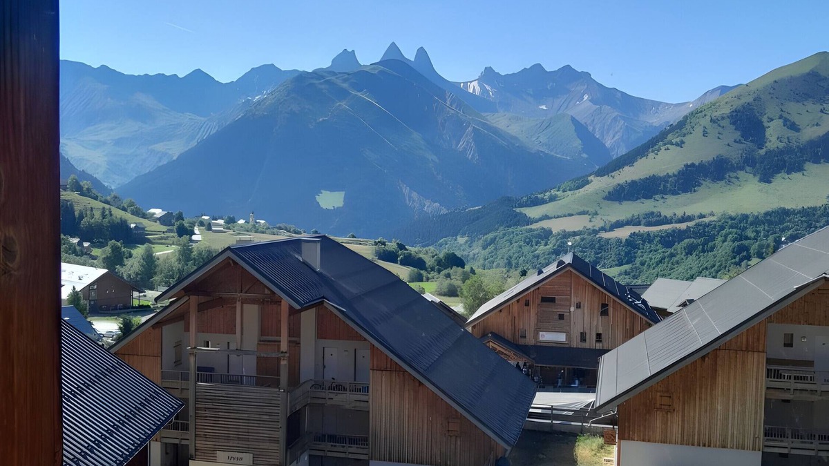 Saint-Jean-d'Arves Apartment | Apartment 'Saint-jean-d'arves' with Mountain View and Balcony