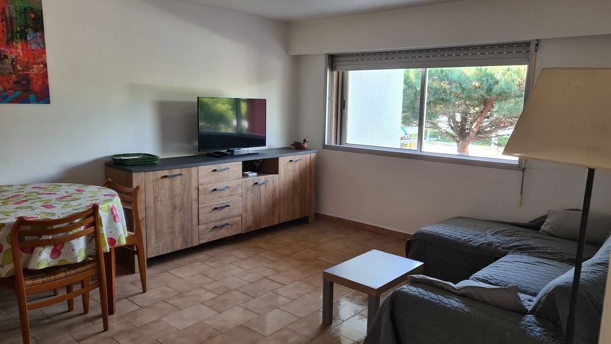 Saint-Nazaire Apartment | Apartment Saint Cyprien beach 100m from the sea