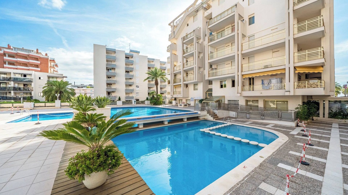 Salou City Centre Apartment | Apartment 'Salou Beach' with Sea View, Wi-Fi and Air Conditioning