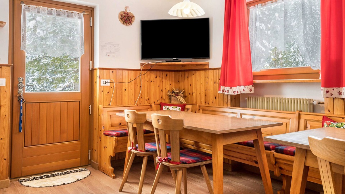 Livinallongo del Col di Lana Apartment | Apartment 'Samont Appartment 7' with Mountain View, Shared Terrace and Wi-Fi
