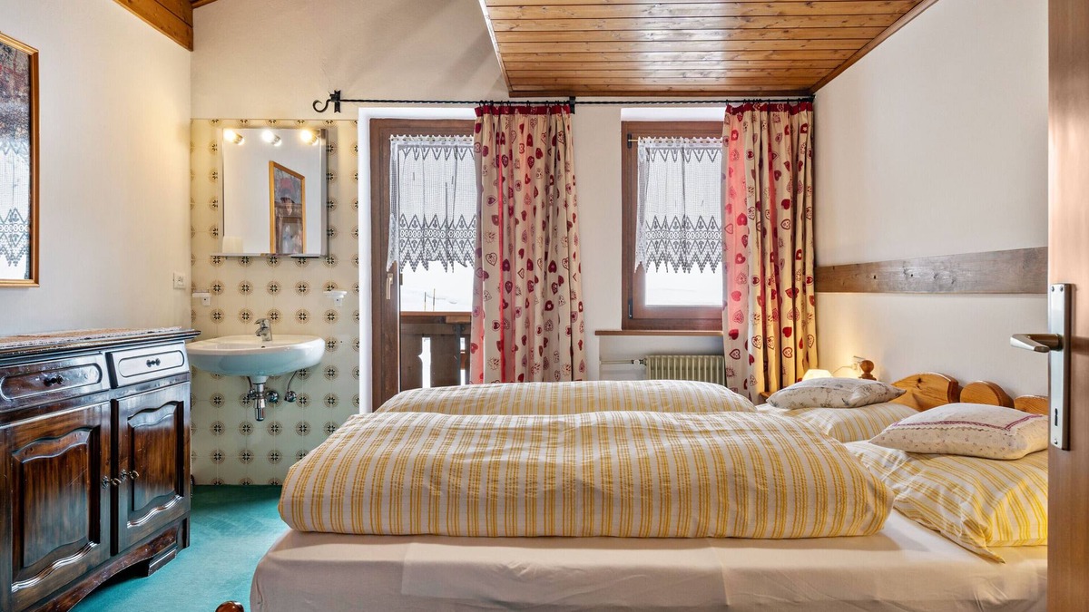 Livinallongo del Col di Lana Apartment | Apartment 'Samont Appartment 5' with Mountain View, Shared Terrace and Wi-Fi