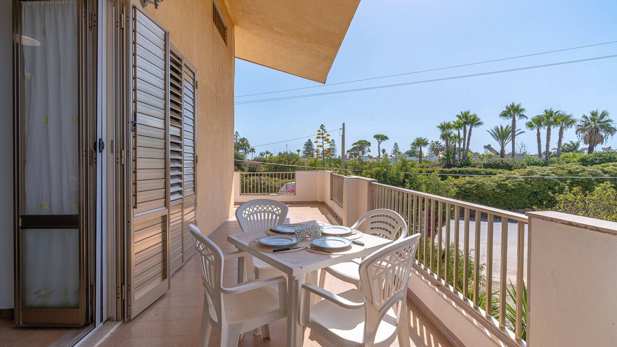 San Lorenzo Apartment | Apartment 'San Lorenzo' with Balcony, Wi-Fi and Air Conditioning