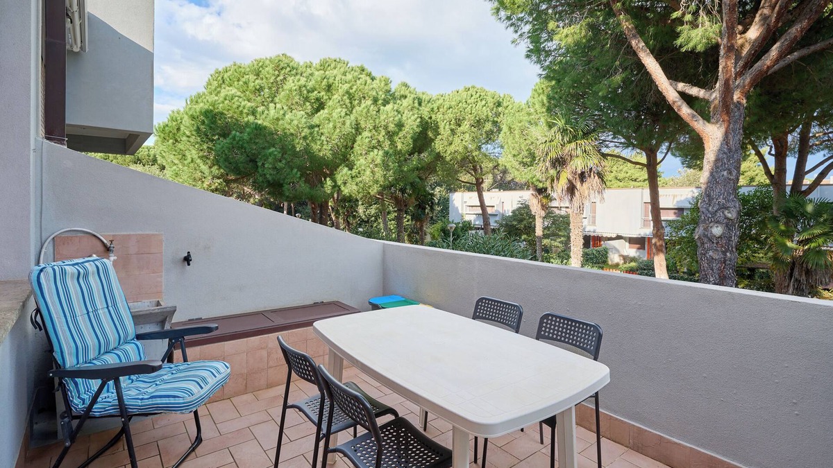 San Vincenzo Apartment | Apartment 'San Vincenzo Podere San Luigi' with Private Terrace, Balcony and Air Conditioning