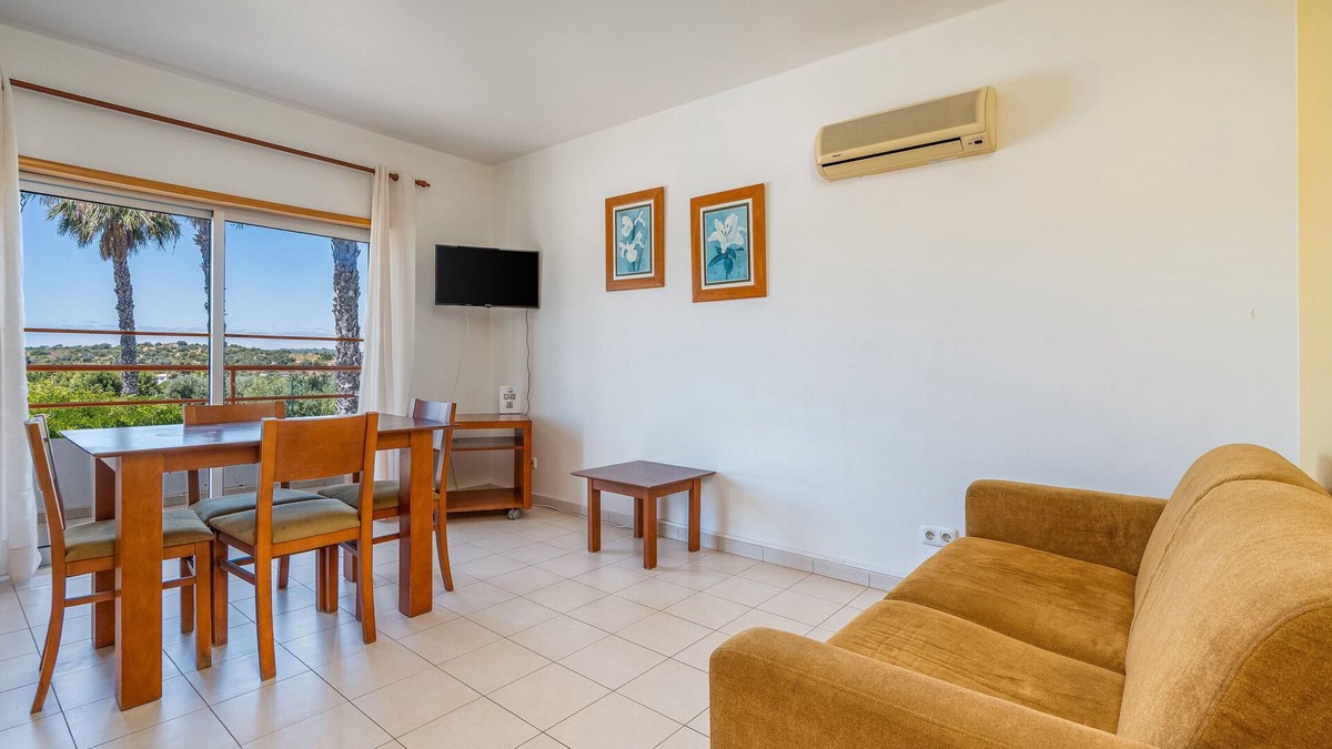 Montes de Alvor Apartment | Apartment 'Santa Teresinha A' with Shared Pool, Wi-Fi and Air Conditioning
