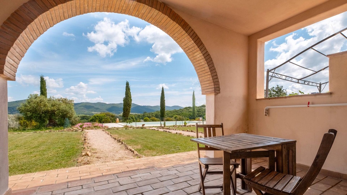 Manciano Apartment | Apartment 'Santolina' with Shared Pool, Wi-Fi and Air Conditioning