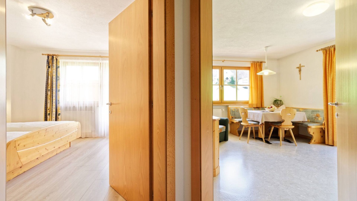 Racines Apartment | Apartment 'Saxenle' with Mountain View, Shared Garden and Wi-Fi