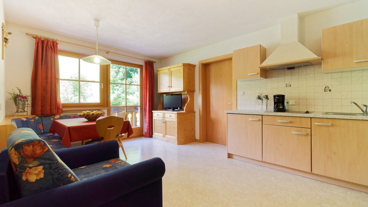 Racines Apartment | Apartment 'Schupfe' with Mountain View, Shared Garden and Wi-Fi