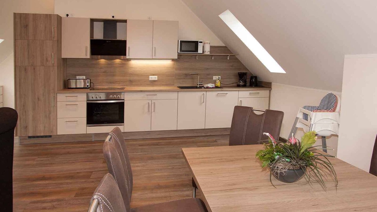 Lenne Apartment | Apartment 'Schwalbe' with Mountain View, Shared Terrace and Wi-Fi