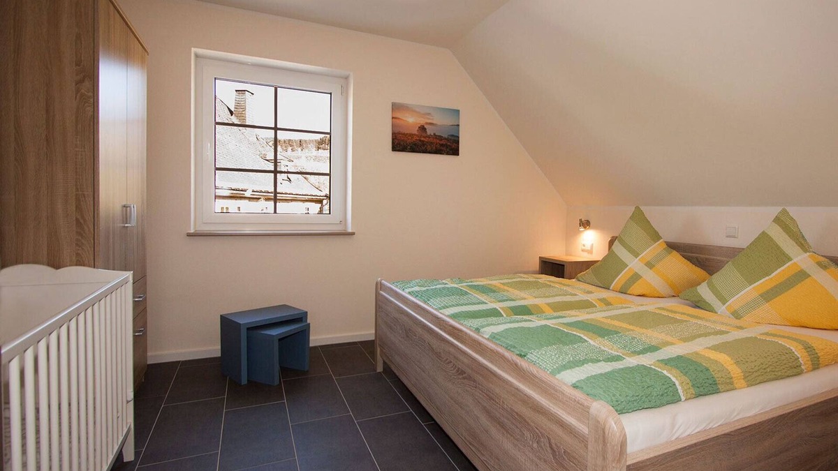 Lenne Apartment | Apartment 'Schwein' with Mountain View, Shared Terrace and Wi-Fi