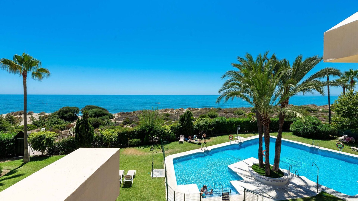 Nikki Beach Apartment | Apartment 'Sea Front Beach Studio' with Sea View, Wi-Fi and Air Conditioning