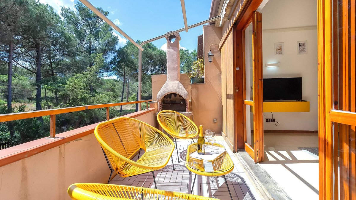 Sorso House | Apartment 'Sea Pine Retreat' with Balcony, Wi-Fi and Air Conditioning