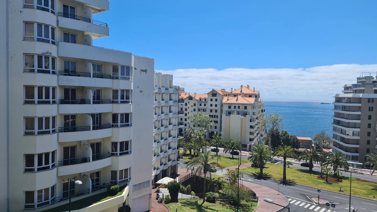 Sao Martinho Apartment | Apartment 'Seaside Escape' with Sea View, Balconies & Wi-Fi