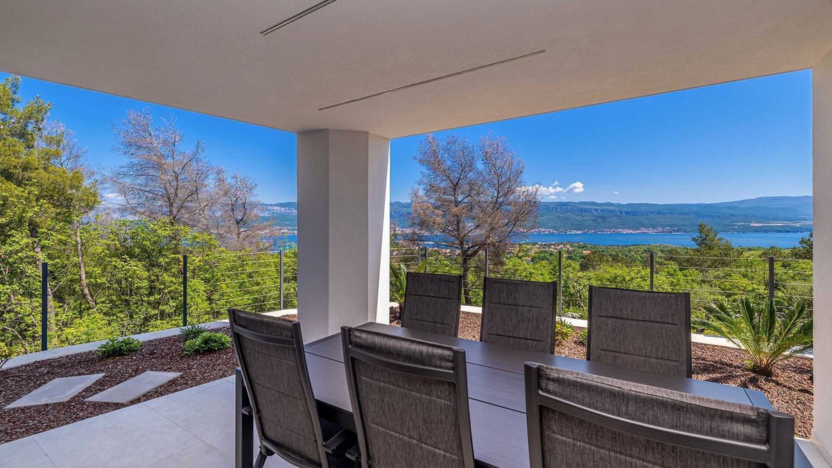 Dobrinj Apartment | Apartment SEASIDE I with jacuzzi and sea view