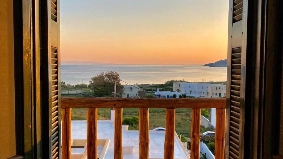 Gavrio Apartment | Apartment 'Serenity Beach House' with Sea View, Wi-Fi and Air Conditioning