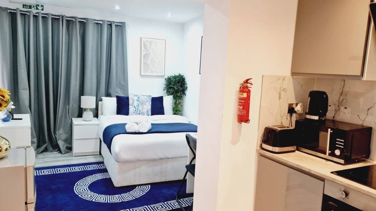 South Harrow Apartment | Apartment - Sleeps 2 & Free Parking